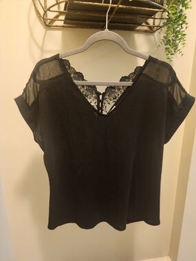 Buckle Black Lace-Back V-Neck Short Sleeve Top